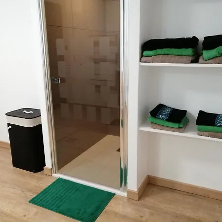 Appartement Etage à La Ferme Indépendant Avec Piscine Intérieure Privative