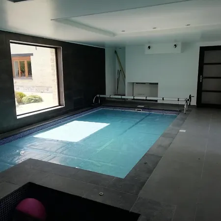 Le Du Chtihameau Avec Piscine Interieure Privative, Selon Date Appartement Bassee