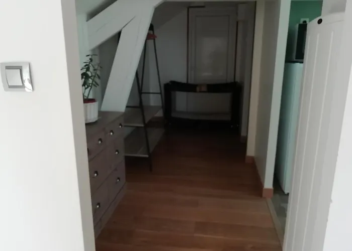 Le Du Chtihameau Avec Piscine Interieure Privative, Selon Date